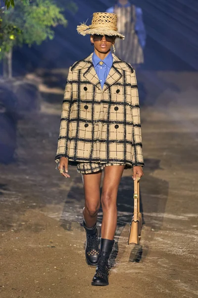 Look 17